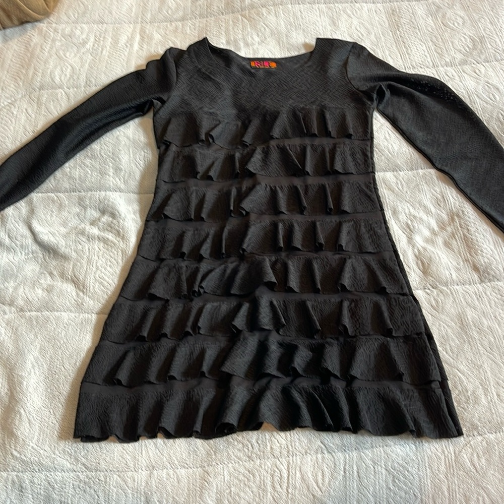 Tiered black tunic top